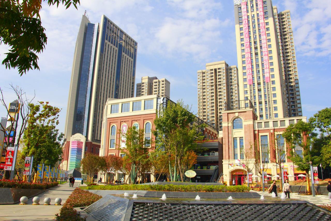 Line 2 Apartment Wuhan Buitenkant foto