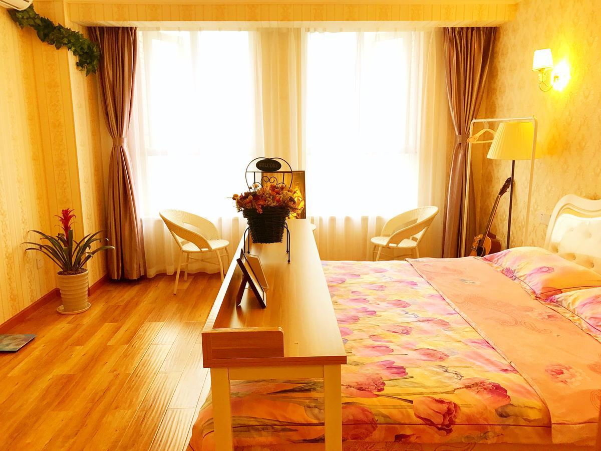 Line 2 Apartment Wuhan Buitenkant foto