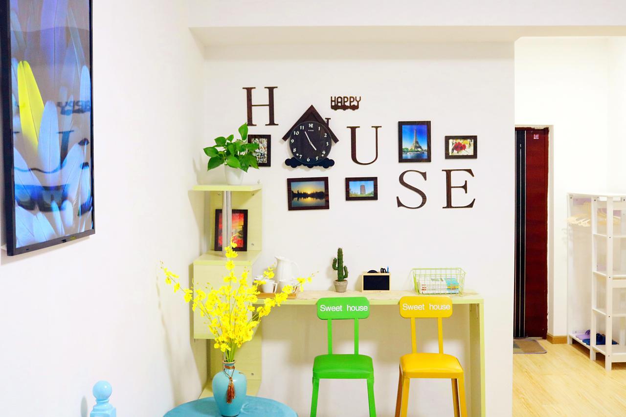 Line 2 Apartment Wuhan Buitenkant foto
