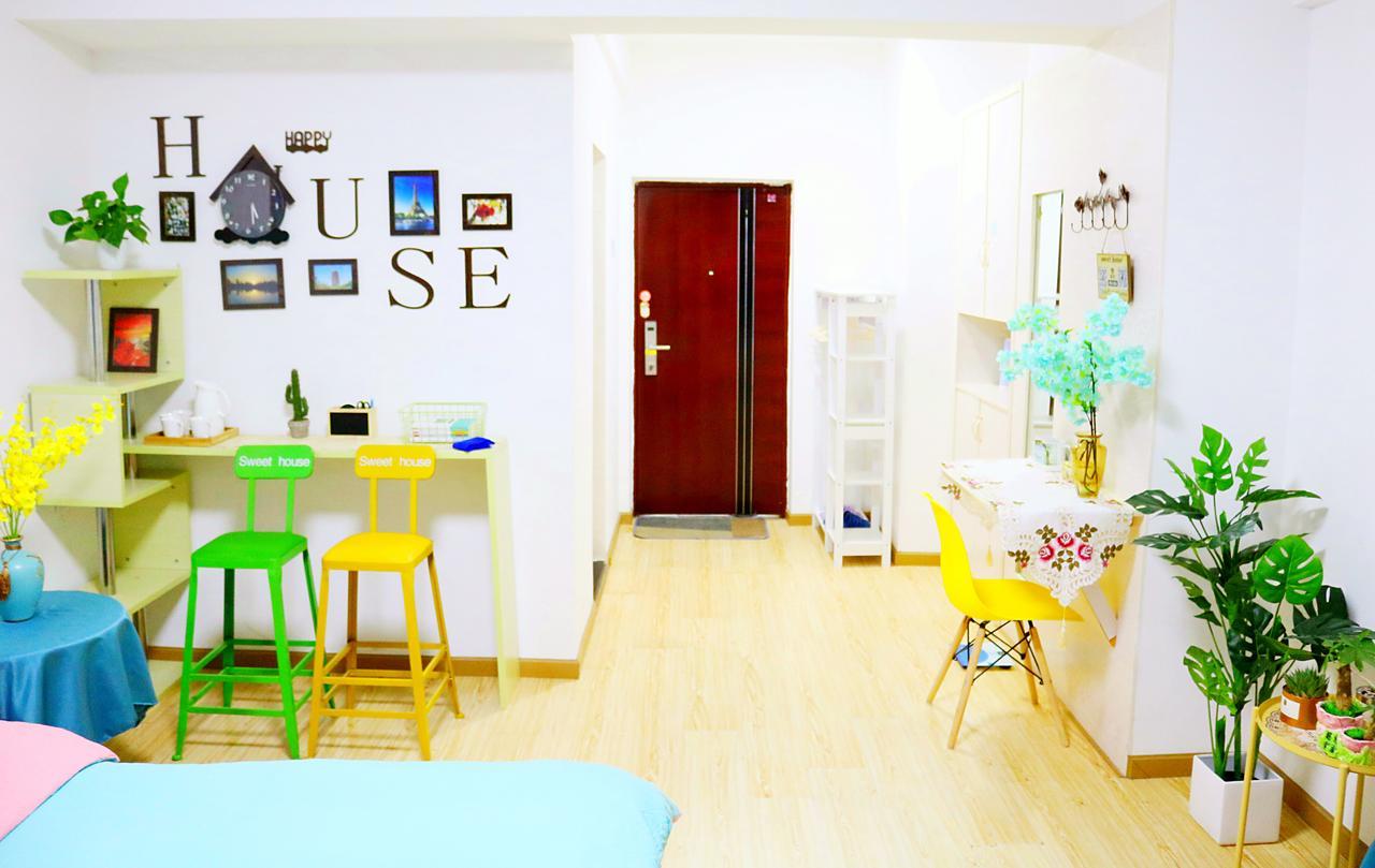 Line 2 Apartment Wuhan Buitenkant foto